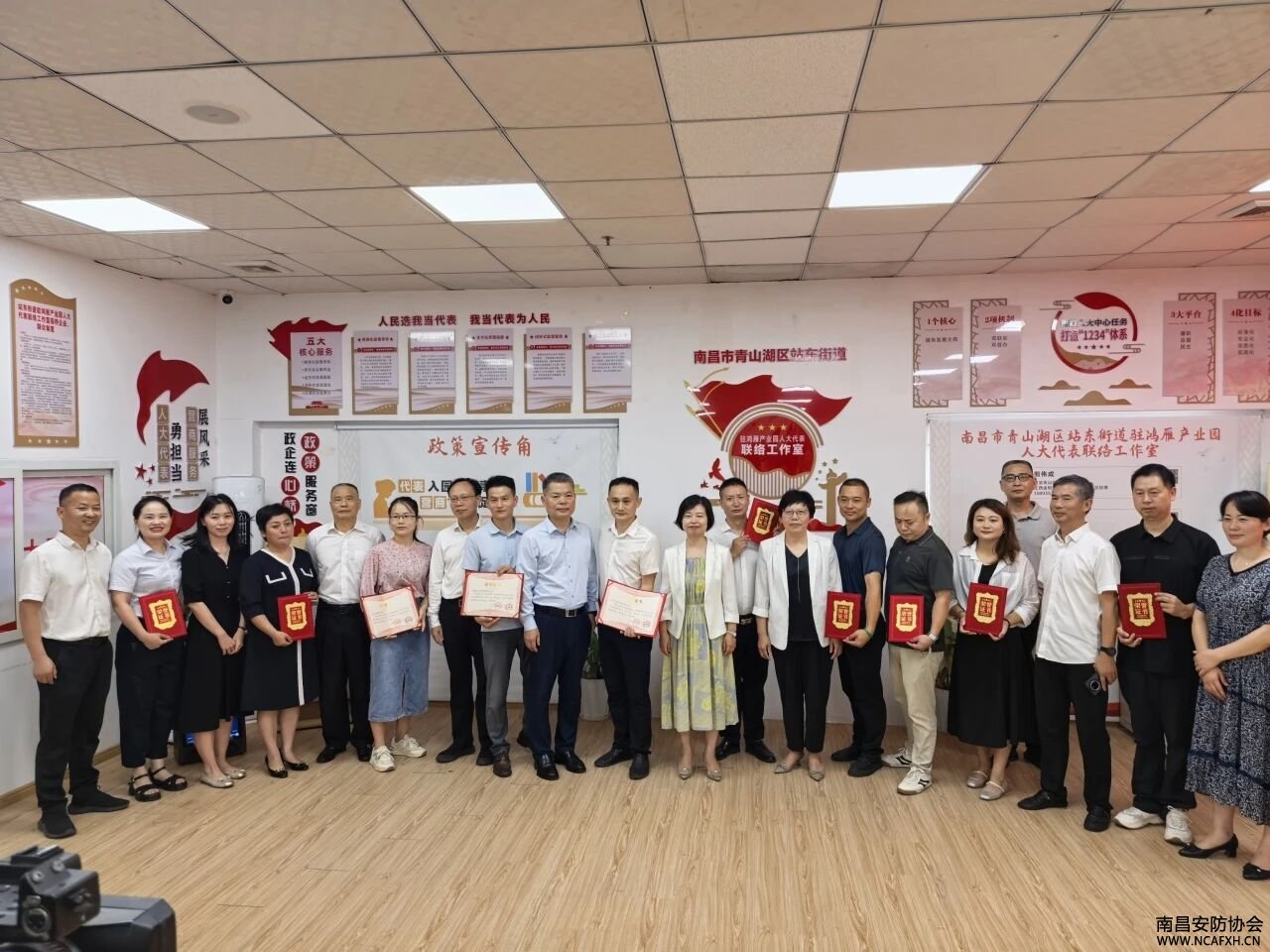 爱心助学，传递温暖